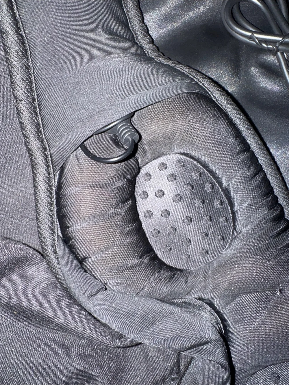 Black Heated Eye Mask with Controls - Picture 5 of 7
